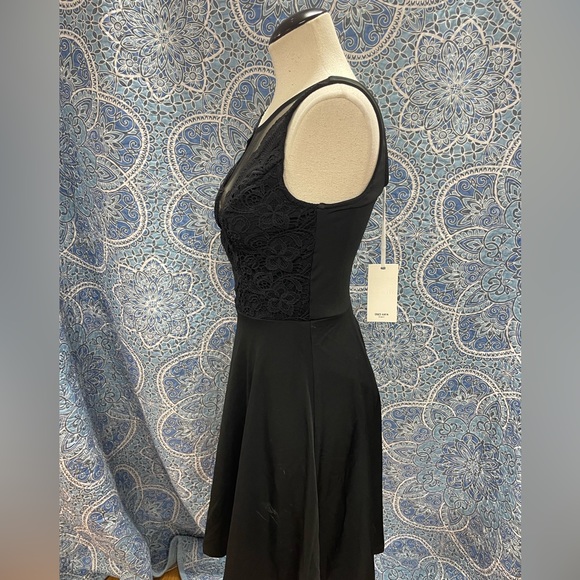 Sleeveless lace black evening dress - Picture 3 of 8